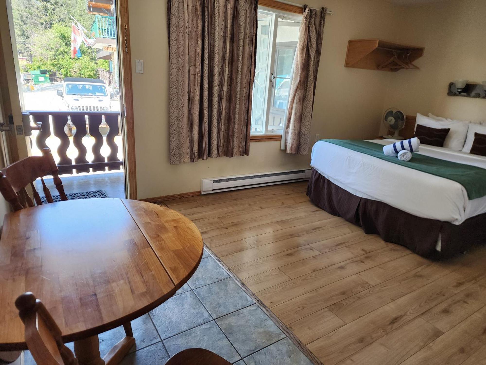 Motel Tyrol Рейдиум-Хот-Спрингс Экстерьер фото