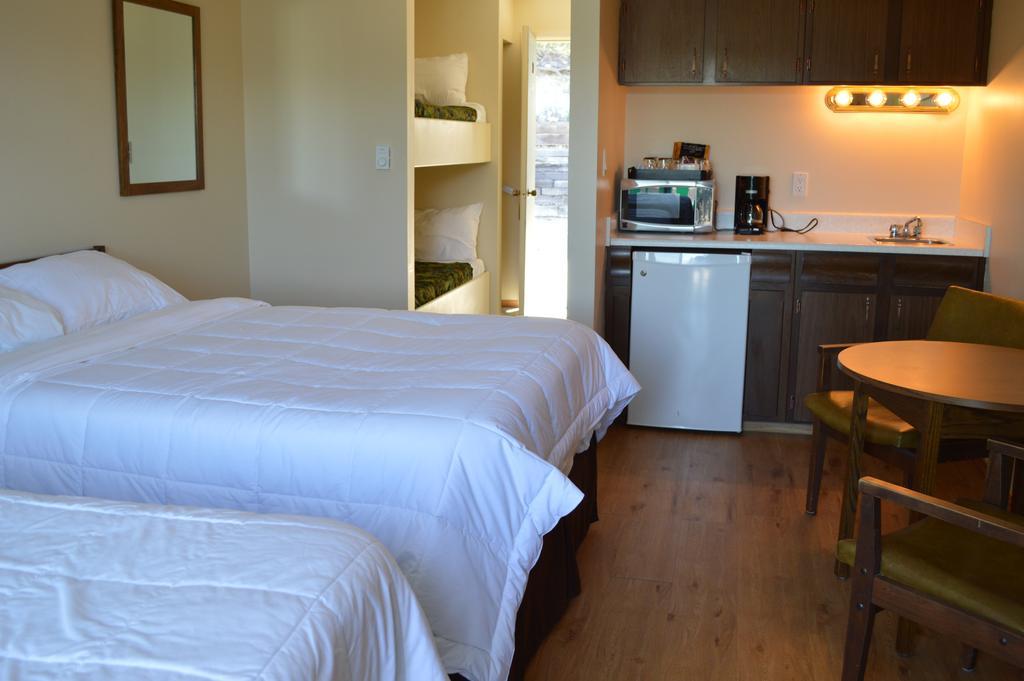 Motel Tyrol Рейдиум-Хот-Спрингс Экстерьер фото