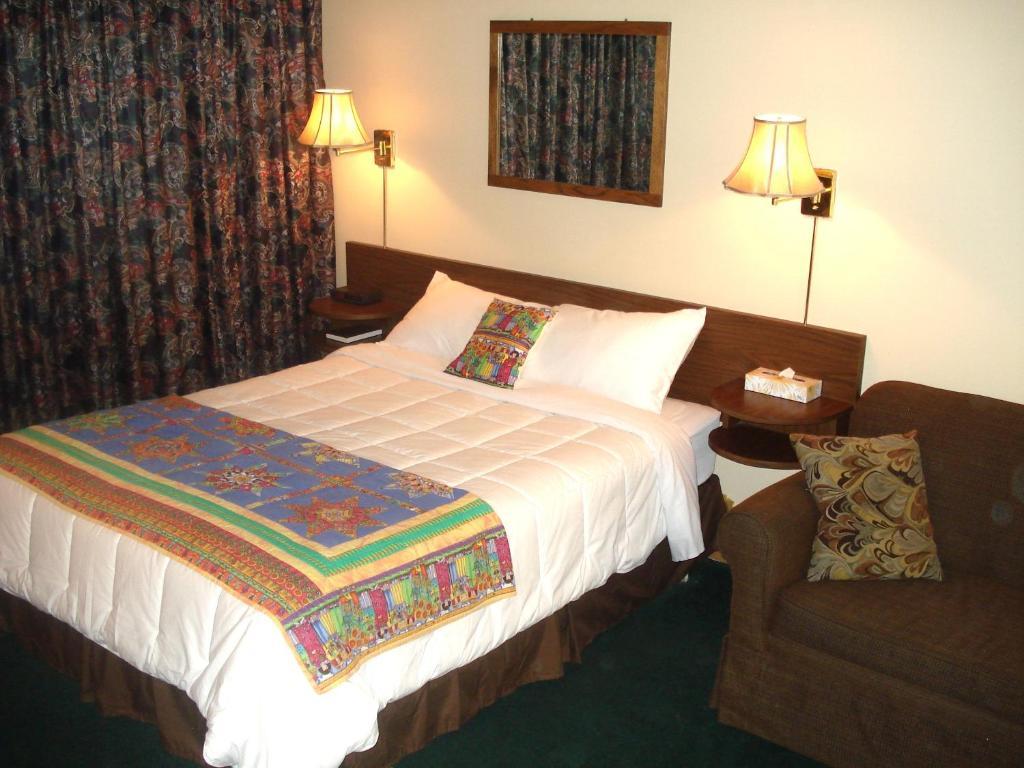 Motel Tyrol Рейдиум-Хот-Спрингс Экстерьер фото