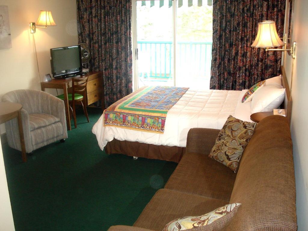 Motel Tyrol Рейдиум-Хот-Спрингс Экстерьер фото